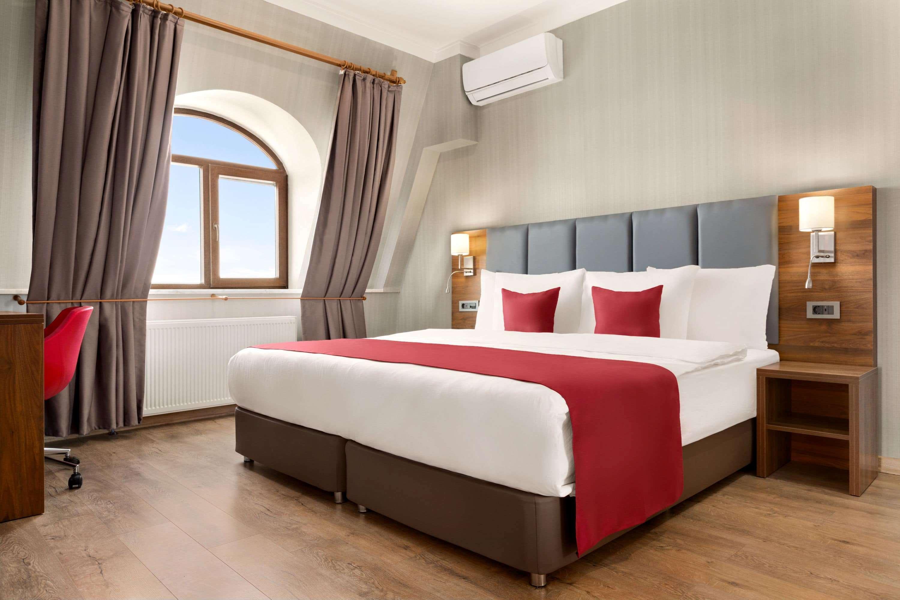 Ramada By Wyndham Van Exteriér fotografie
