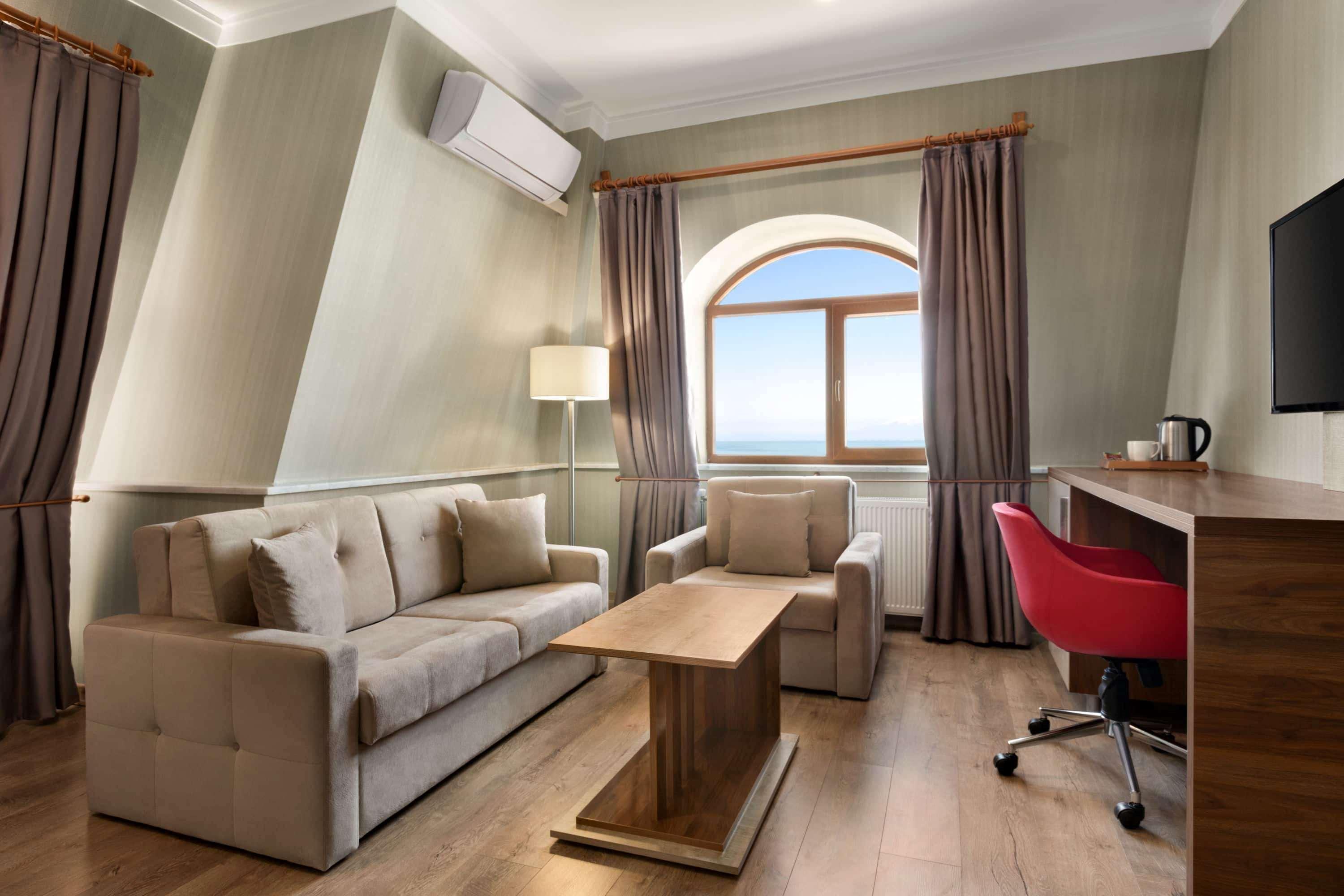 Ramada By Wyndham Van Exteriér fotografie
