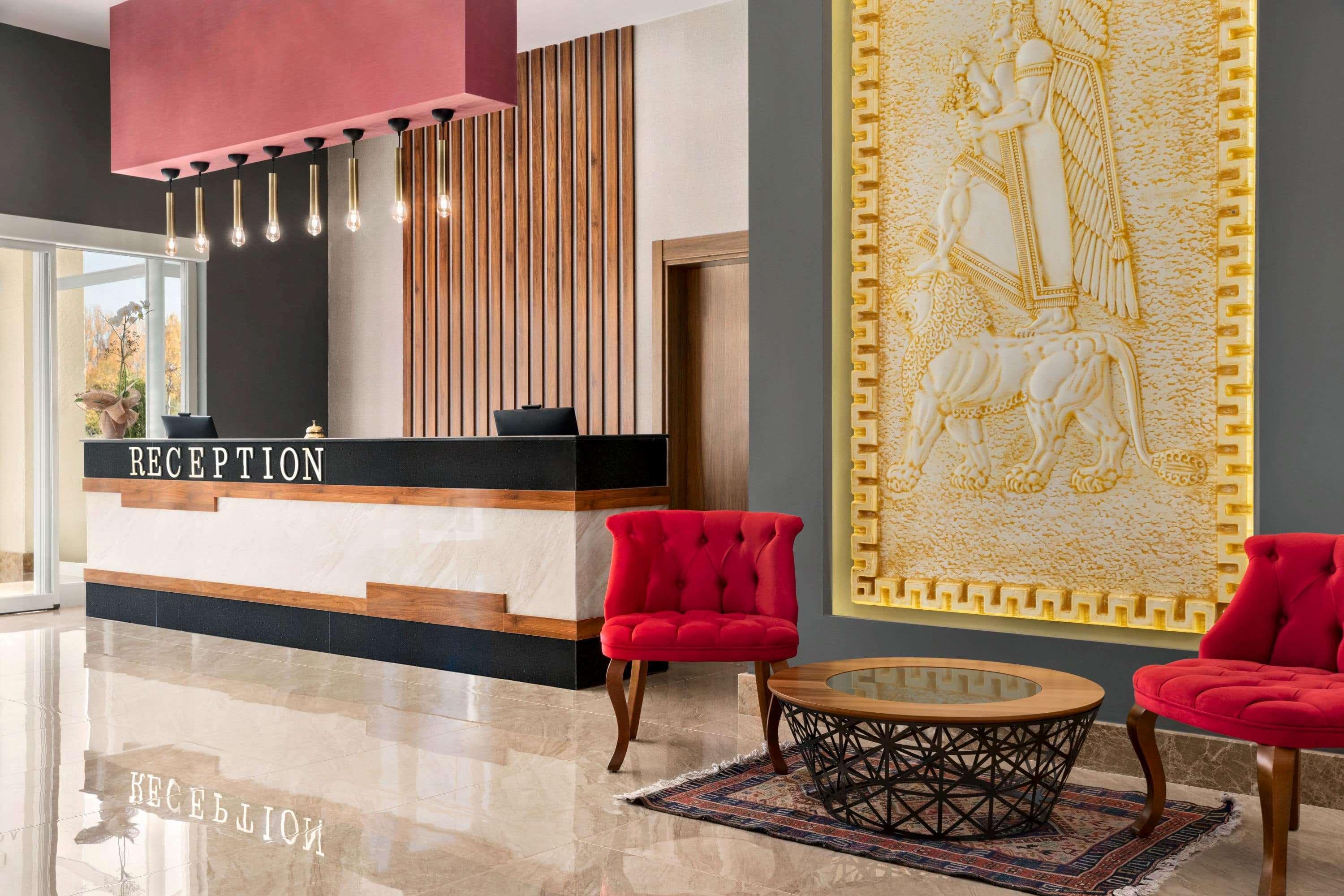 Ramada By Wyndham Van Exteriér fotografie