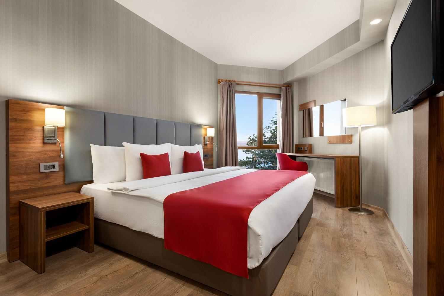 Ramada By Wyndham Van Exteriér fotografie