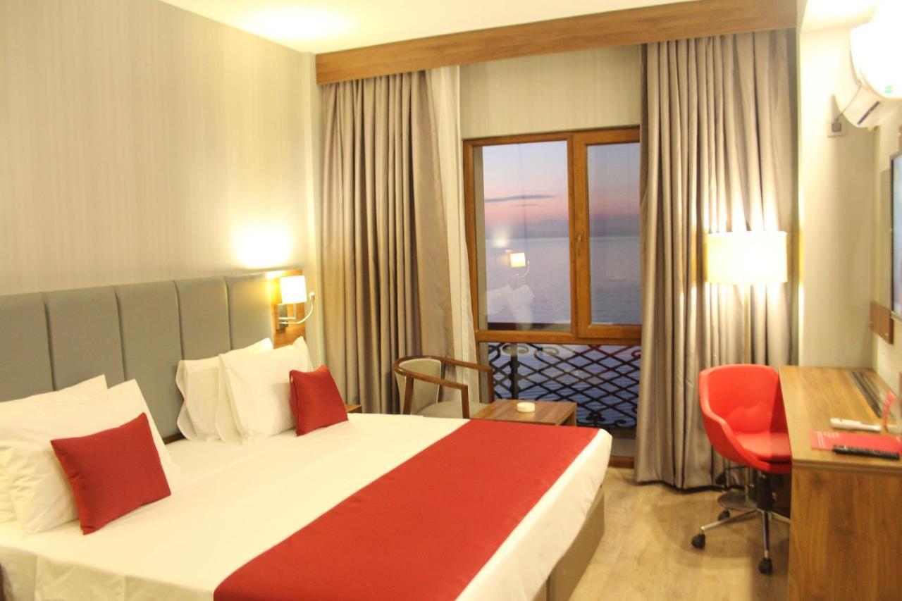 Ramada By Wyndham Van Exteriér fotografie